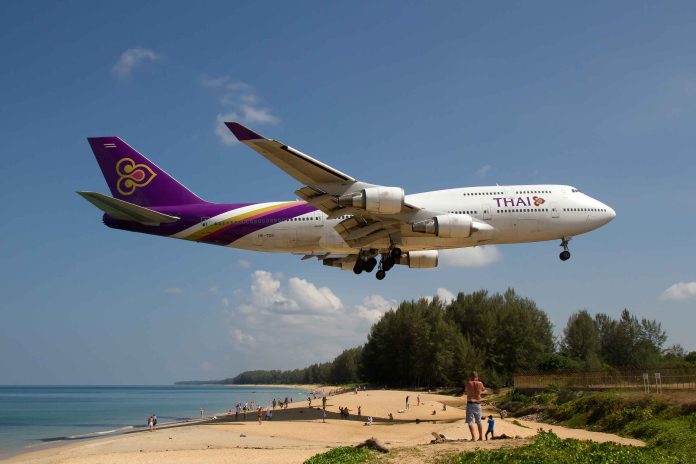 Plane mit Services Insider Insights, Time Right mit Reisezeit Thailand